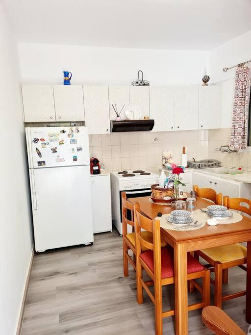 Nara House 2 Apartment Артемида Екстериор снимка